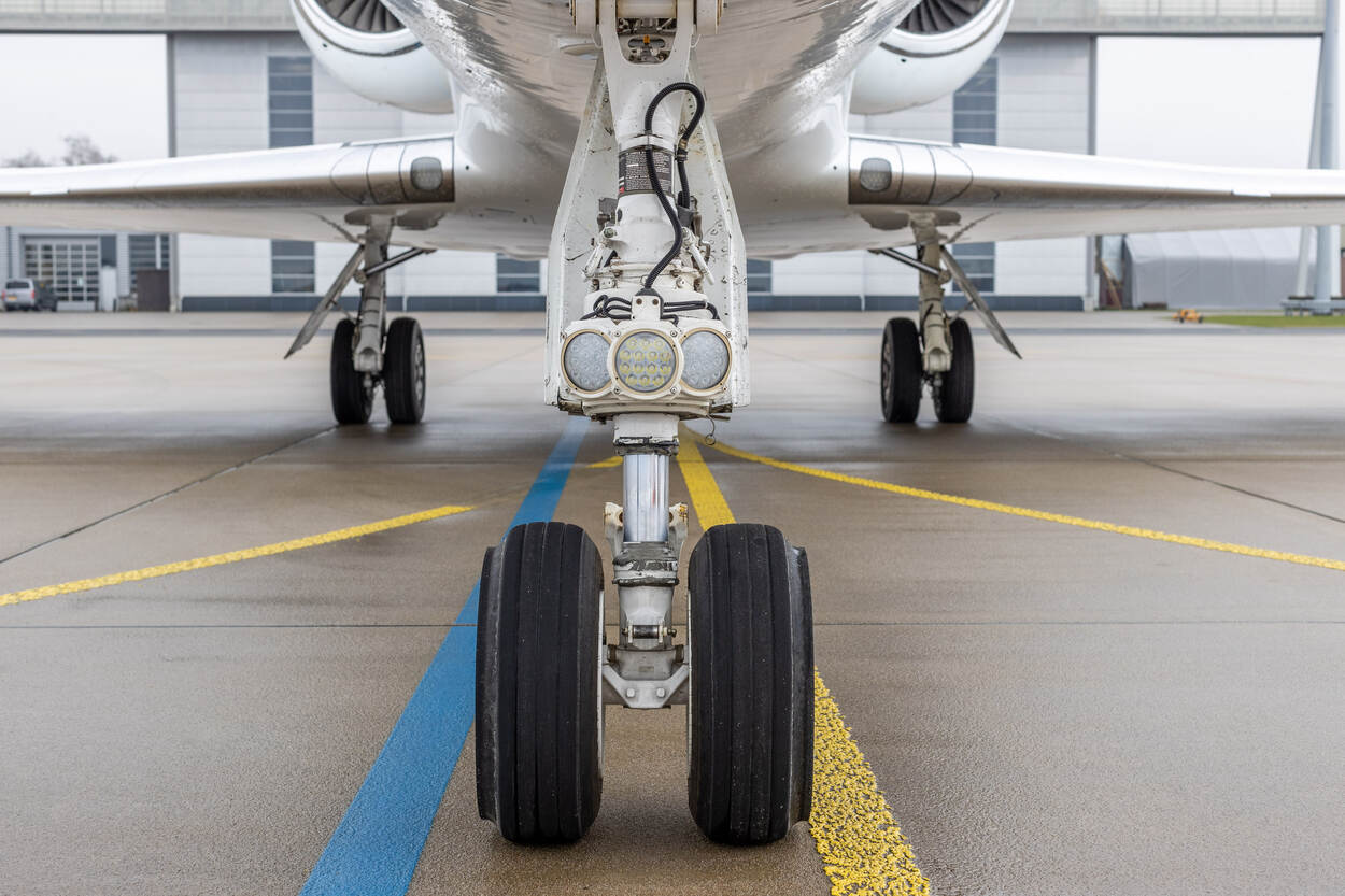 Gulfstream IV exterior frontal landing gear