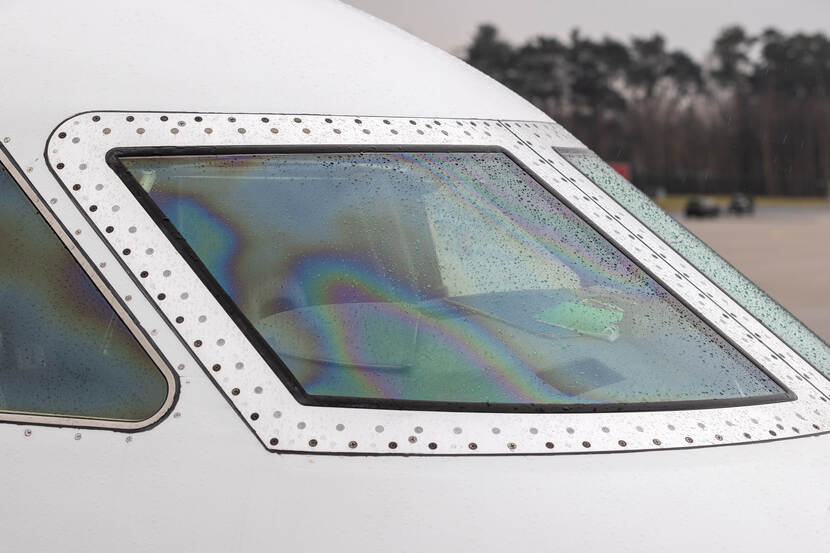 Gulfstream IV exterior cockpit close-up