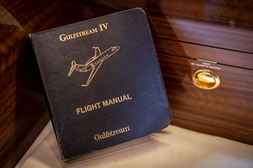 Gulfstream IV flight manual